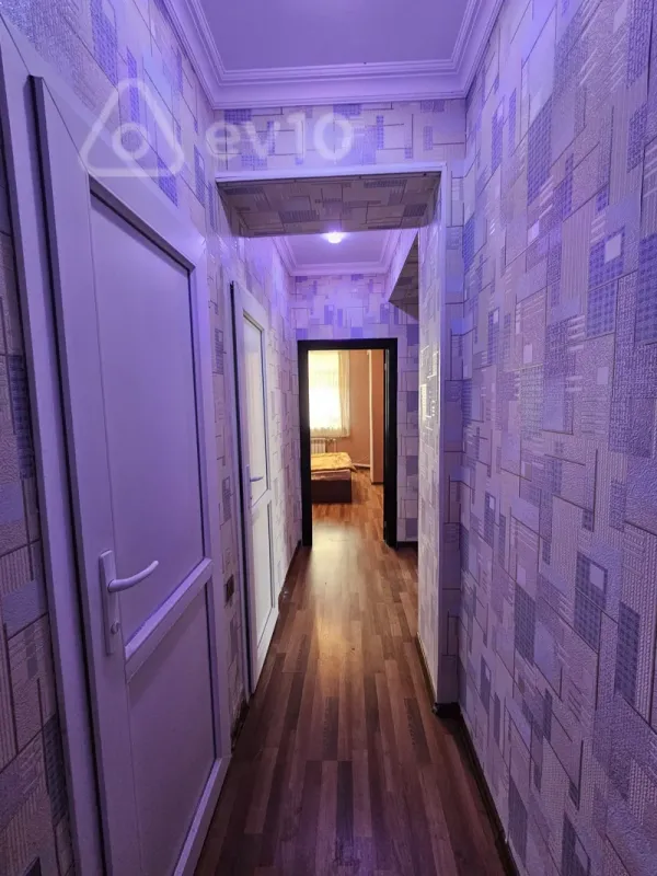 Kirayə verilir 2 otaqlı köhnə tikili 60 m²