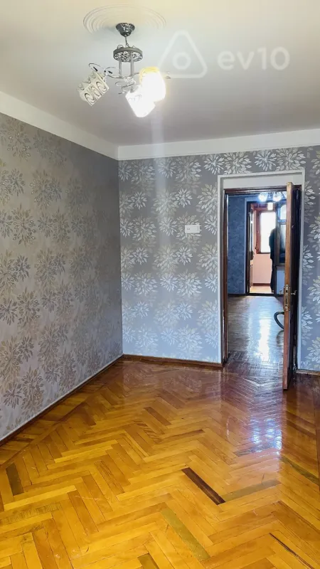 Kirayə verilir 2 otaqlı köhnə tikili 45 m²