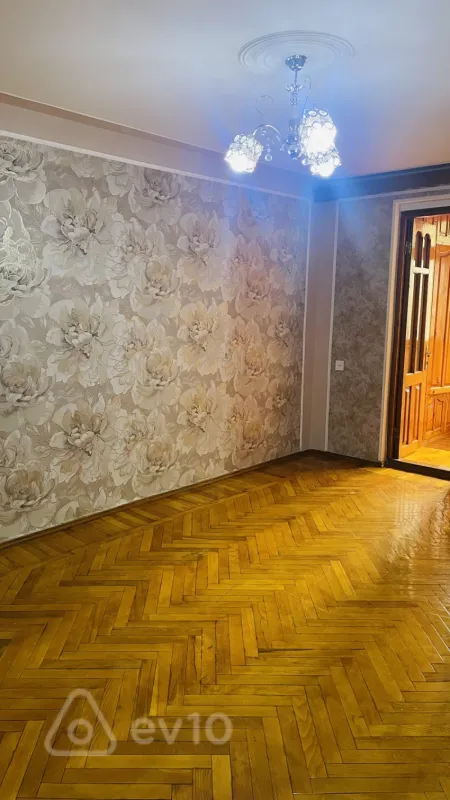 Kirayə verilir 2 otaqlı köhnə tikili 45 m²