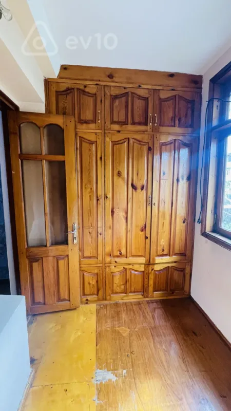 Kirayə verilir 2 otaqlı köhnə tikili 45 m²