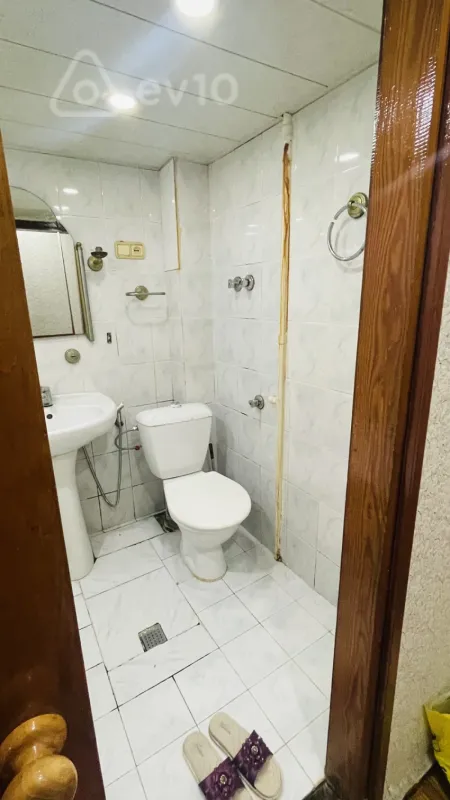 Kirayə verilir 2 otaqlı köhnə tikili 45 m²