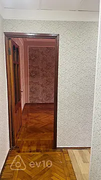 Kirayə verilir 2 otaqlı köhnə tikili 45 m²