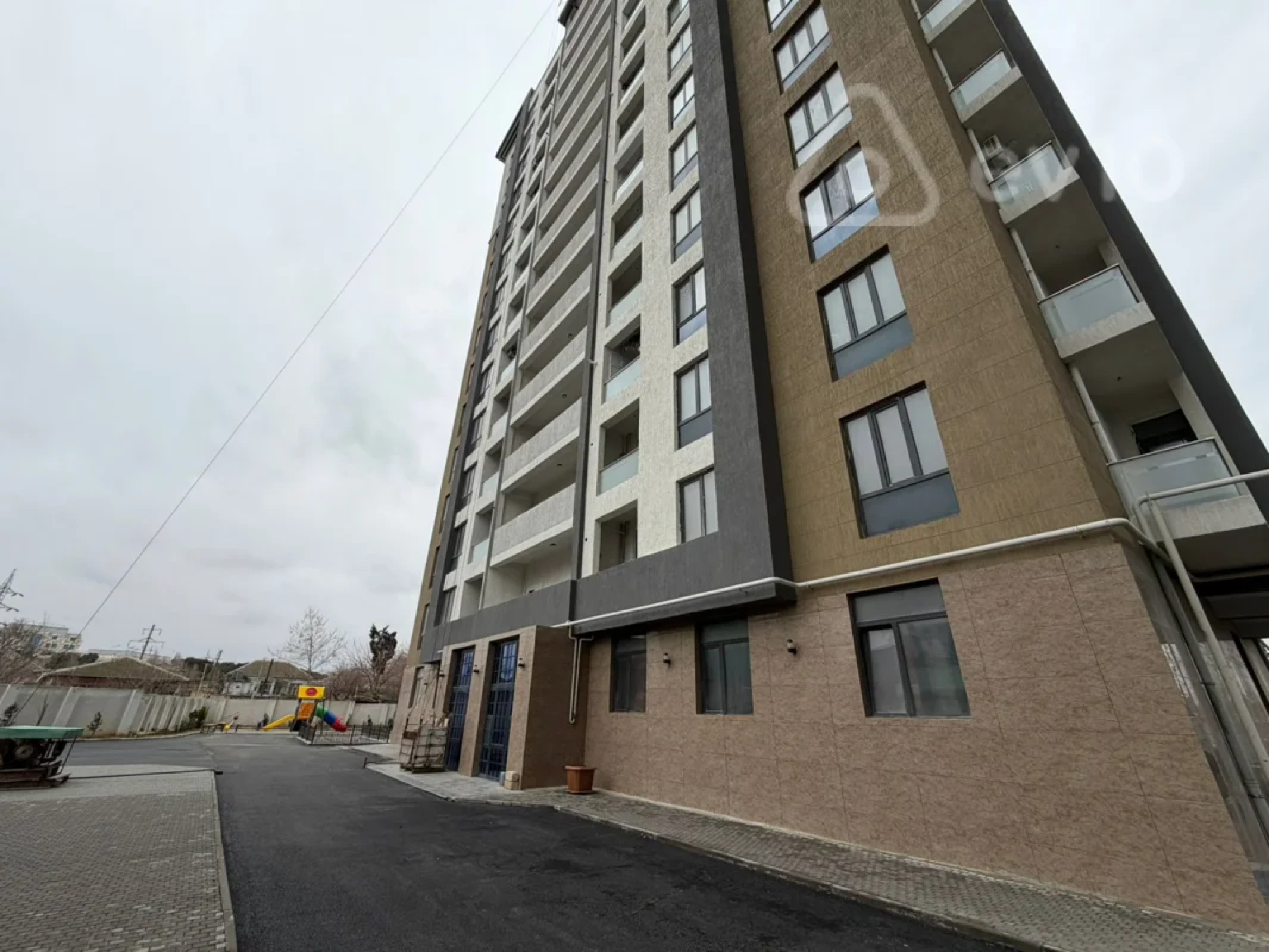 Satılır 3 otaqlı yeni tikili 125 m²