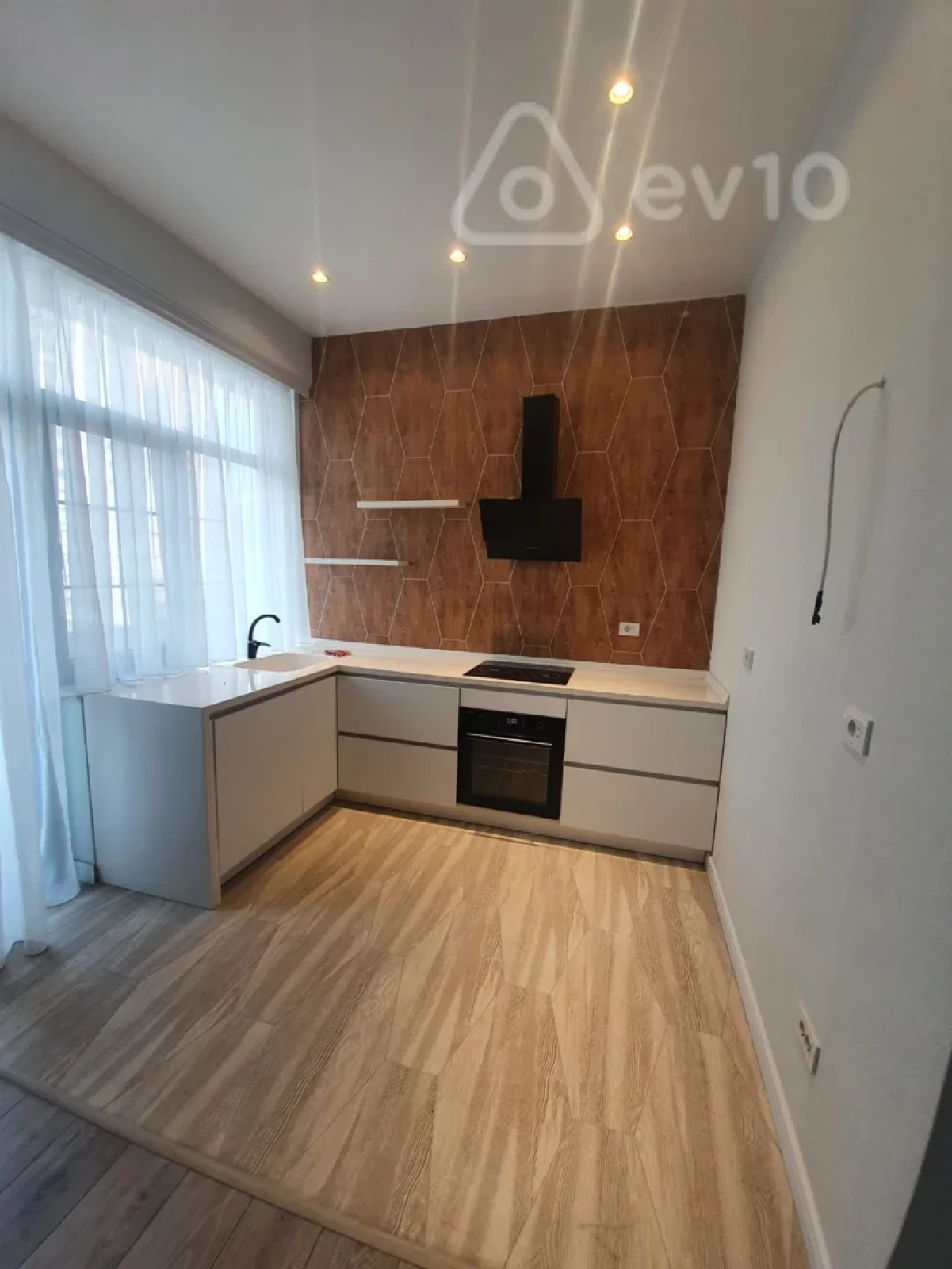 Satılır 3 otaqlı yeni tikili 97 m²