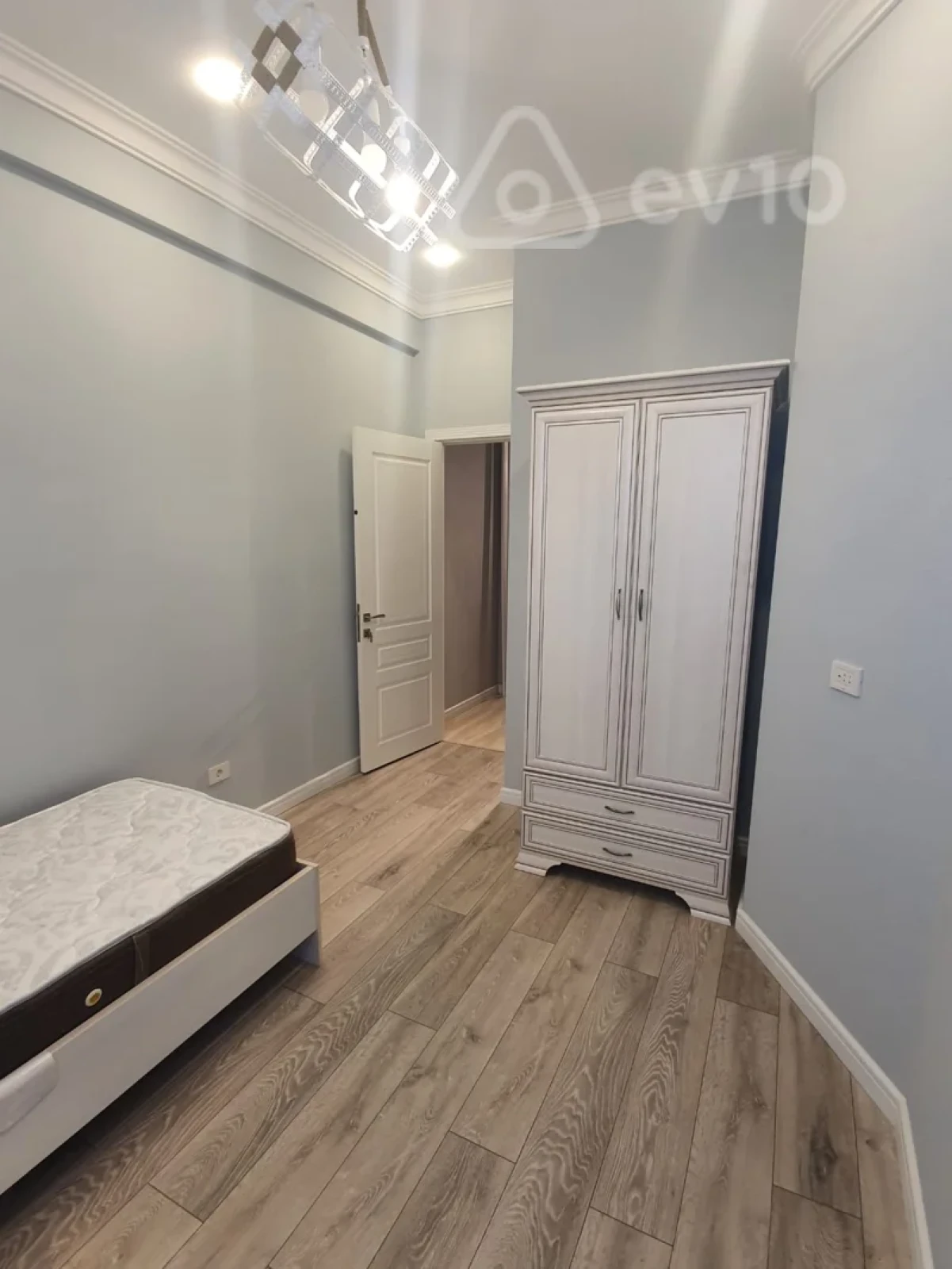 Satılır 3 otaqlı yeni tikili 97 m²