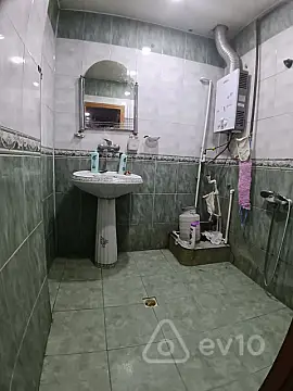 Kirayə verilir 2 otaqlı köhnə tikili 80 m²