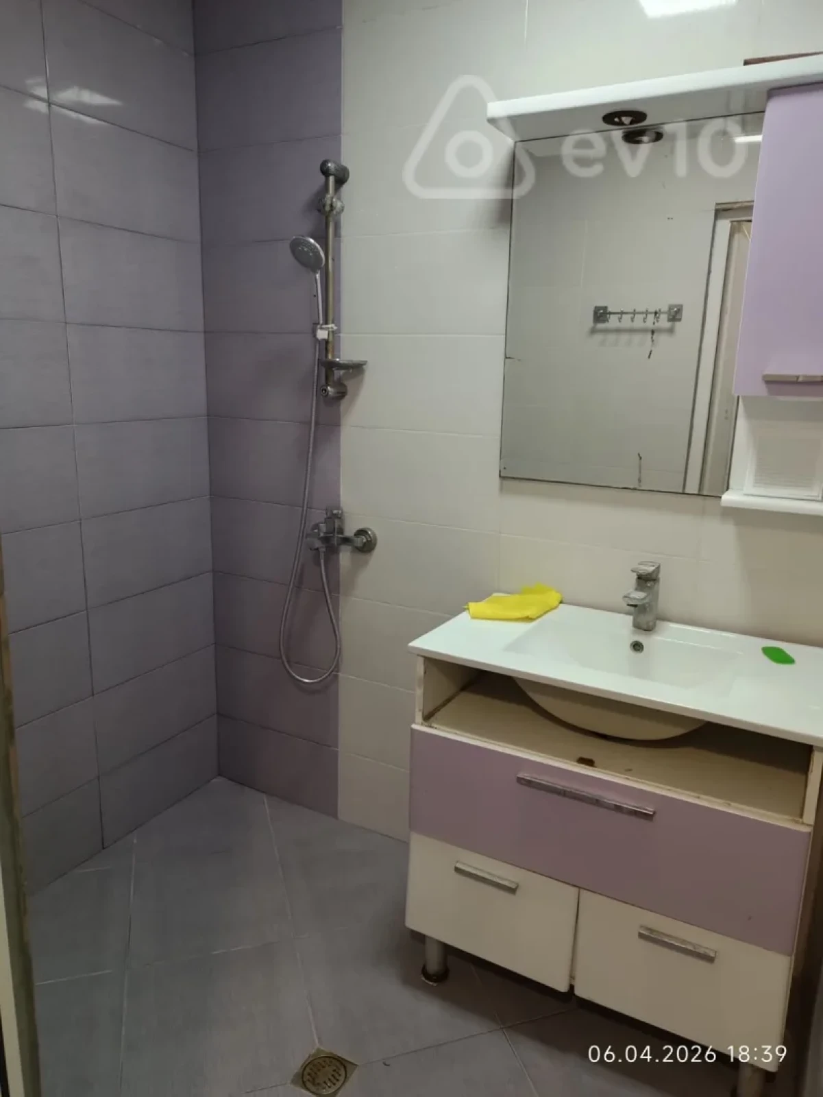 Kirayə verilir 2 otaqlı köhnə tikili 60 m²