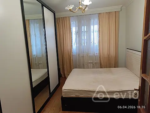 Kirayə verilir 2 otaqlı köhnə tikili 60 m²