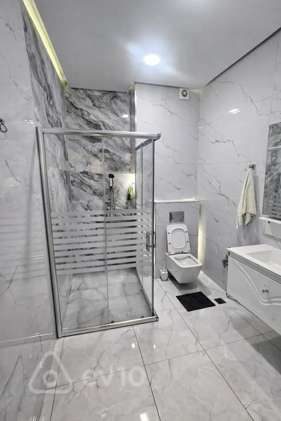 Satılır 2 otaqlı yeni tikili 60 m²