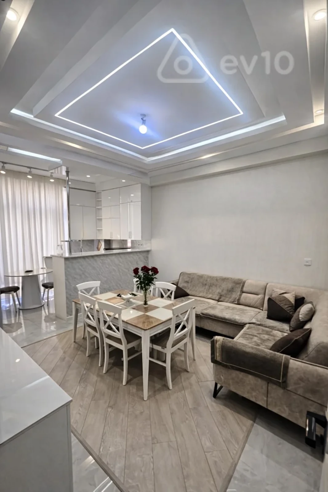 Satılır 2 otaqlı yeni tikili 60 m²