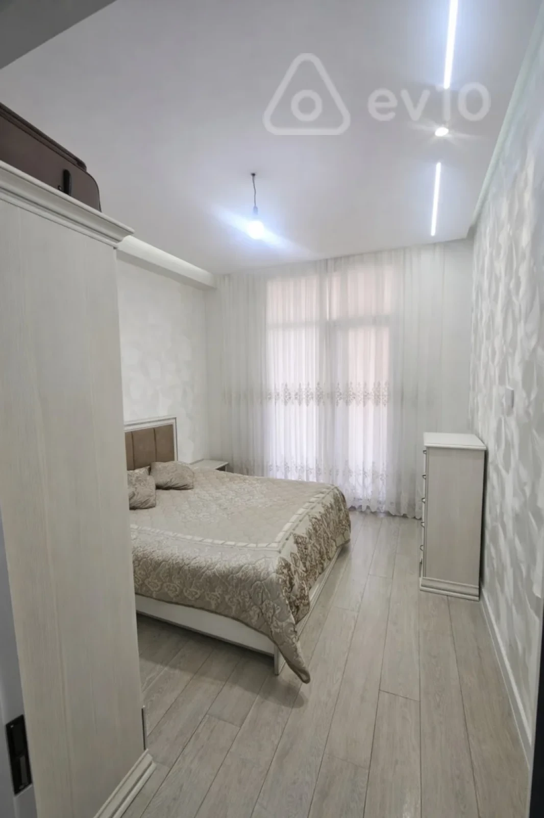 Satılır 2 otaqlı yeni tikili 60 m²