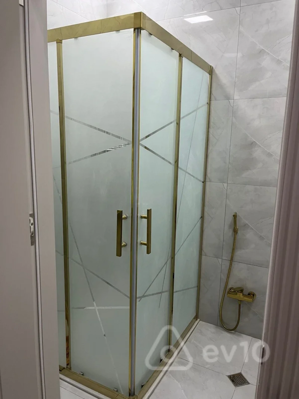 Kirayə verilir 2 otaqlı yeni tikili 60 m²