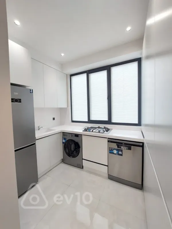 Kirayə verilir 3 otaqlı yeni tikili 70 m²