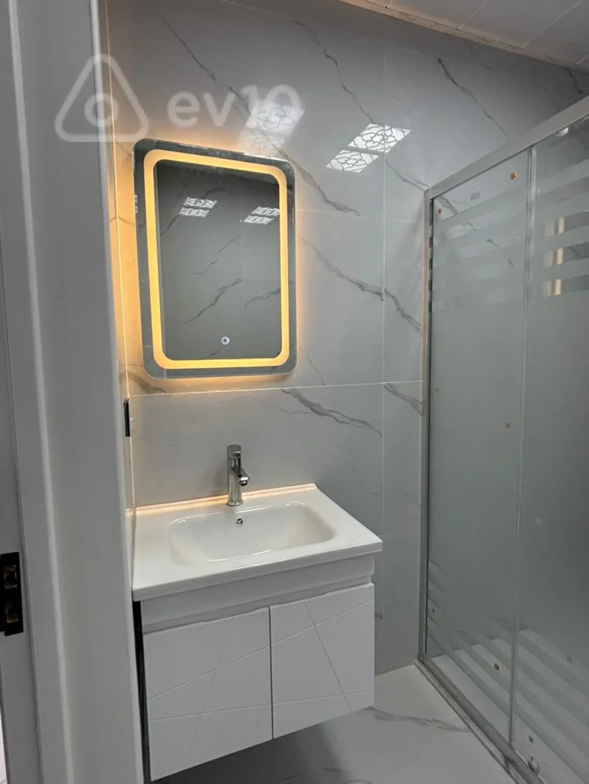 Satılır 3 otaqlı yeni tikili 80 m²