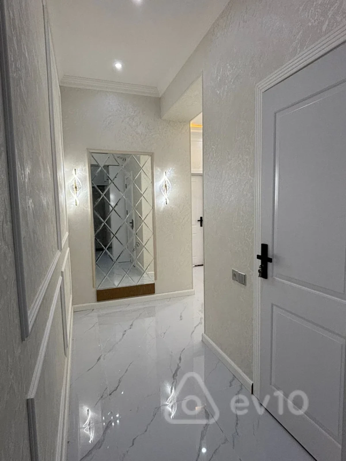 Satılır 3 otaqlı yeni tikili 80 m²