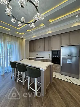 Kirayə verilir 4 otaqlı yeni tikili 135 m²