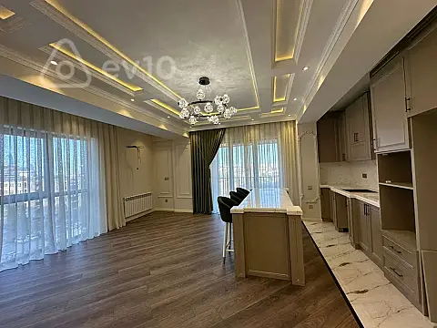 Kirayə verilir 4 otaqlı yeni tikili 135 m²