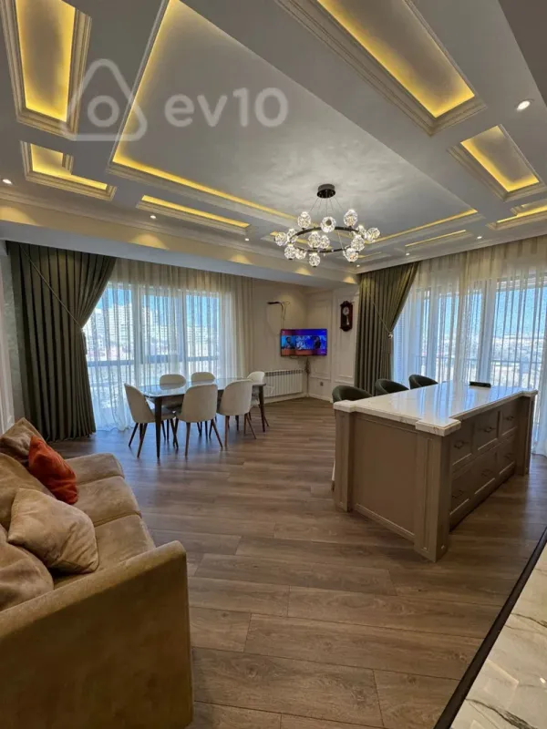 Kirayə verilir 4 otaqlı yeni tikili 135 m²