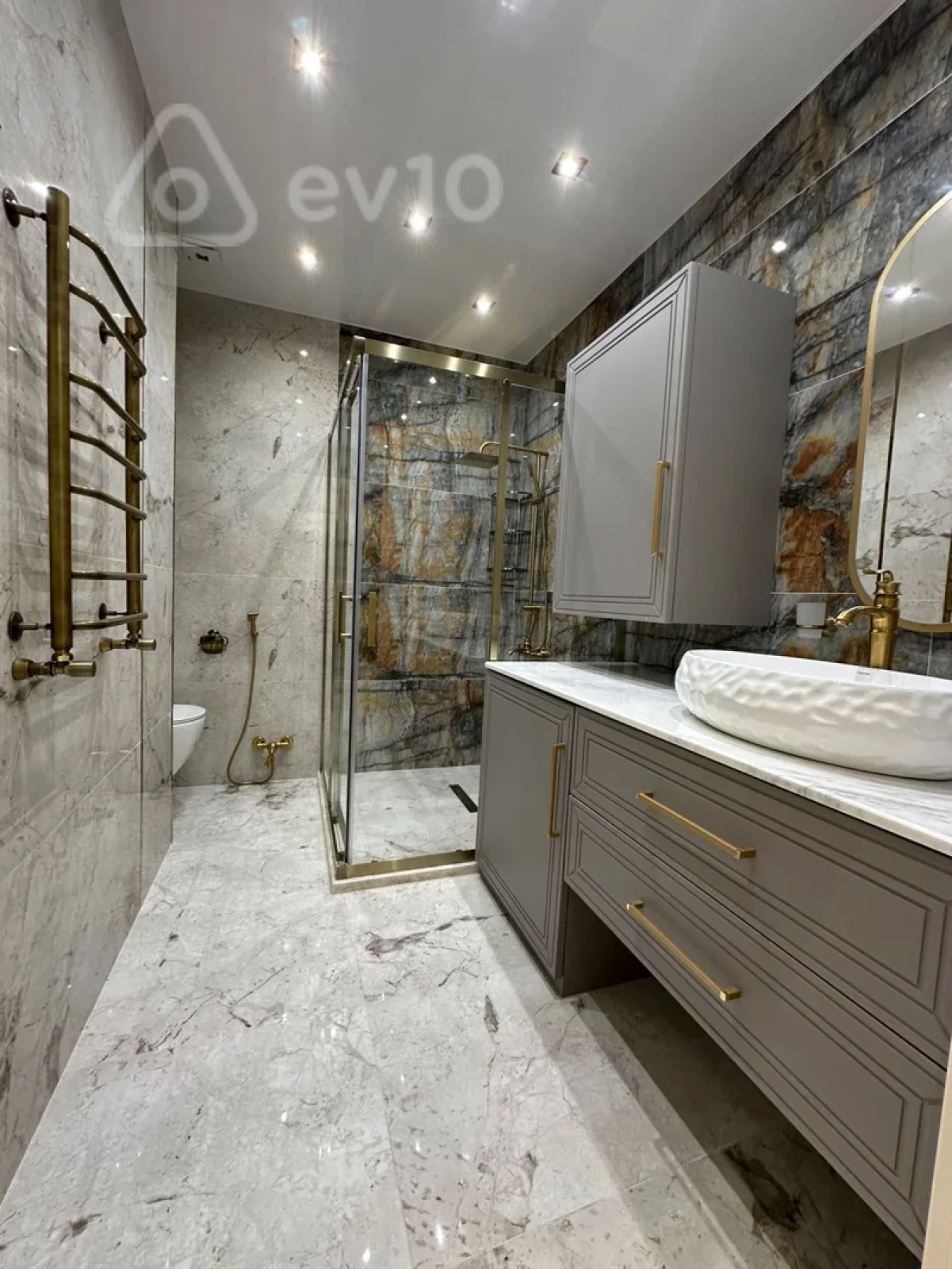 Kirayə verilir 4 otaqlı yeni tikili 135 m²