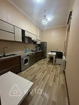 Kirayə verilir 3 otaqlı köhnə tikili 141 m²