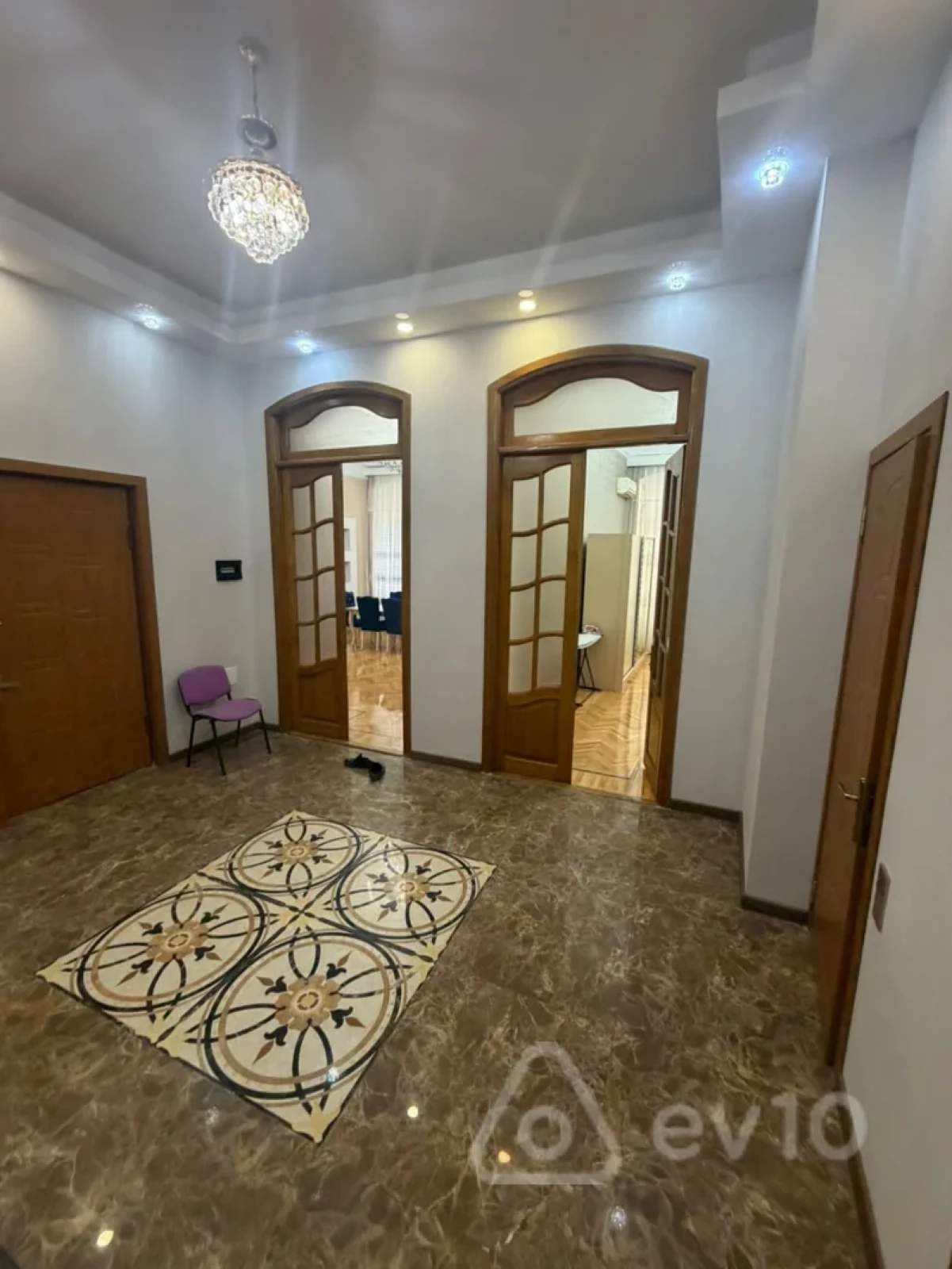 Kirayə verilir 3 otaqlı köhnə tikili 141 m²