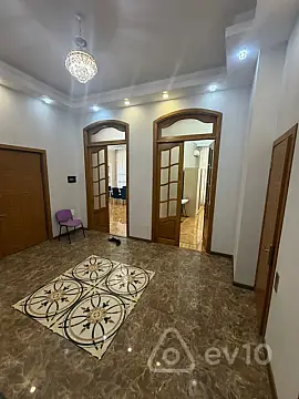 Kirayə verilir 3 otaqlı köhnə tikili 141 m²