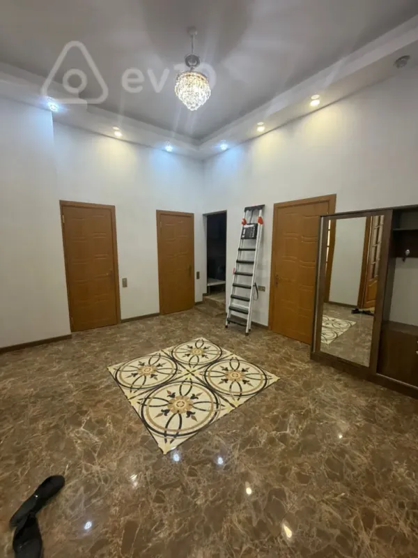 Kirayə verilir 3 otaqlı köhnə tikili 141 m²