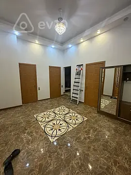 Kirayə verilir 3 otaqlı köhnə tikili 141 m²