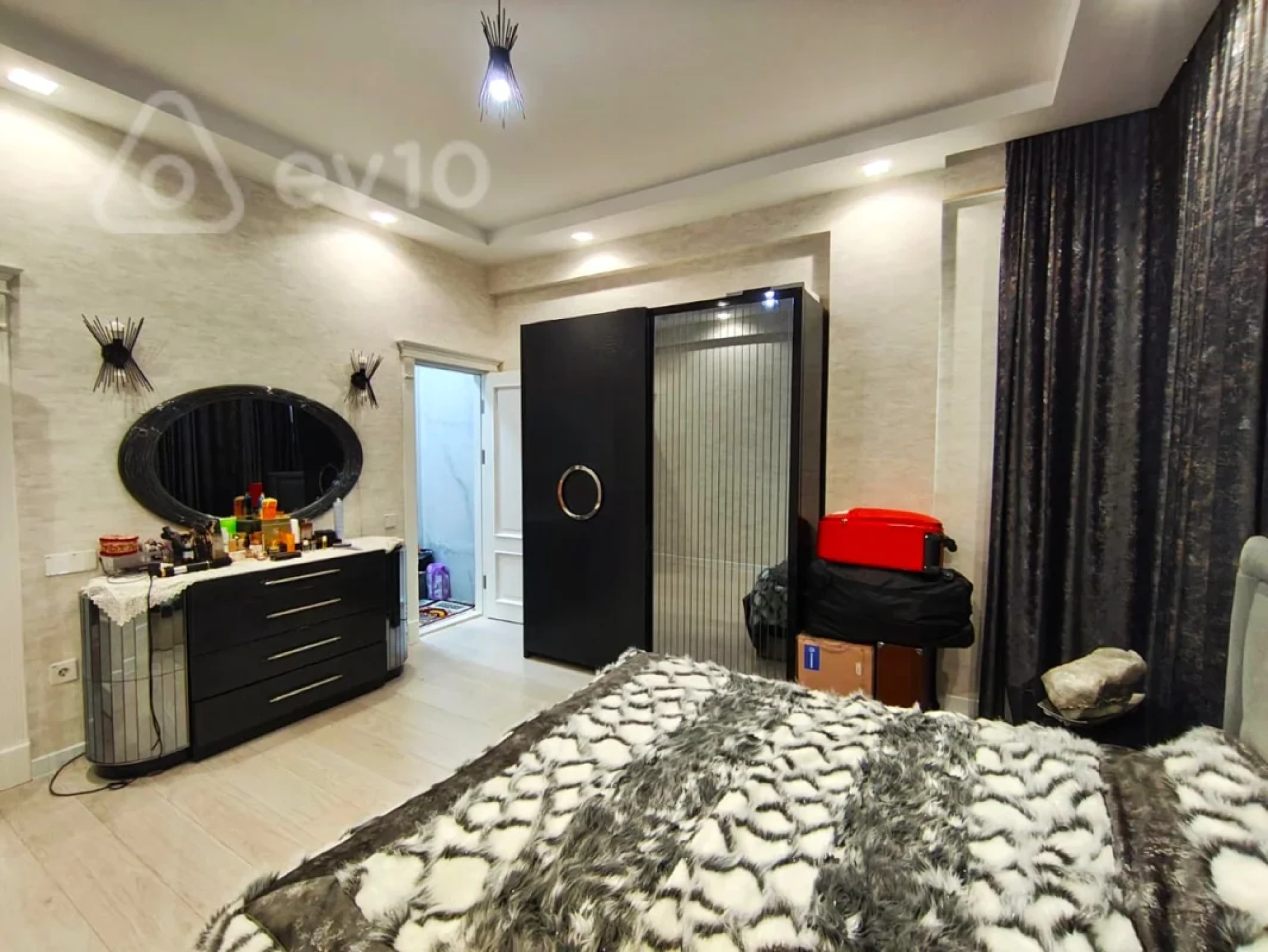 Kirayə verilir 4 otaqlı yeni tikili 130 m²