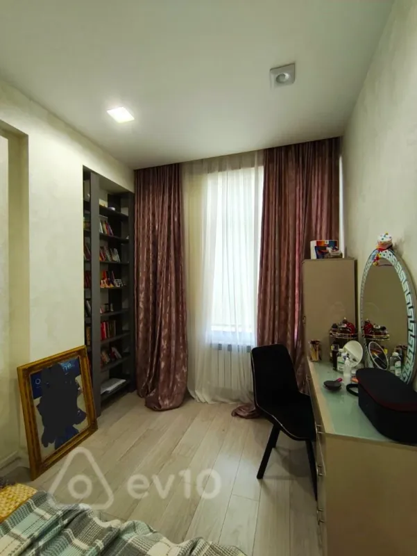 Kirayə verilir 4 otaqlı yeni tikili 130 m²