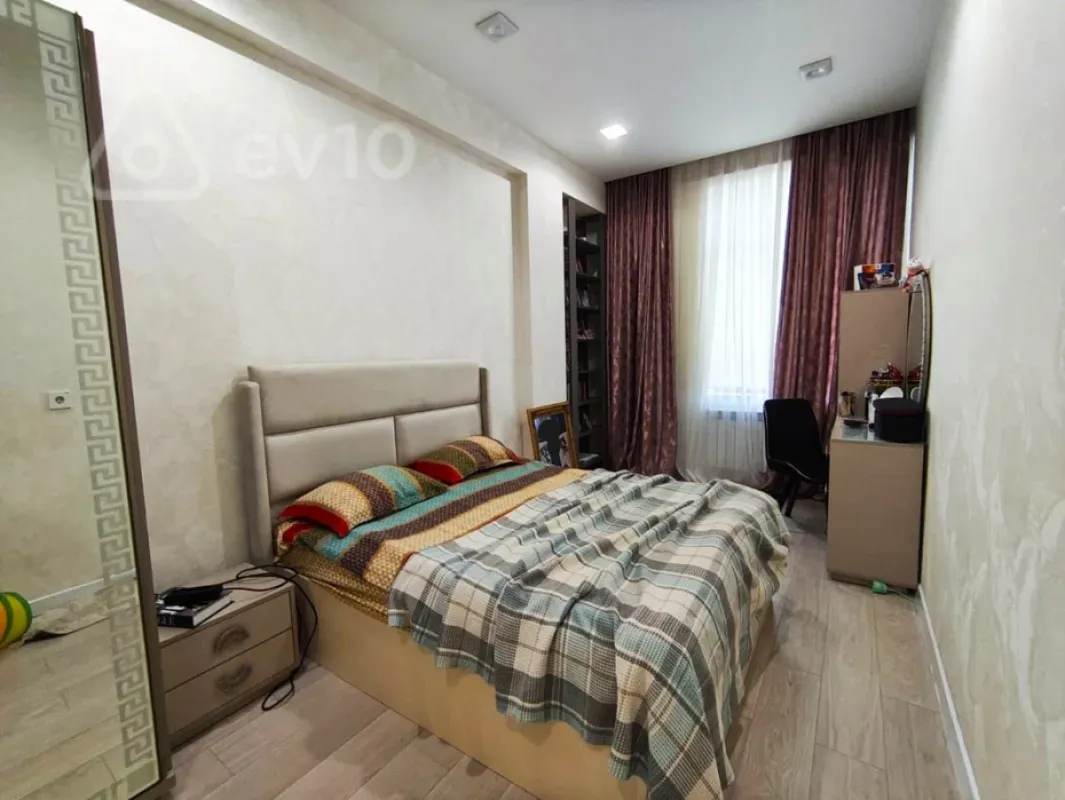 Kirayə verilir 4 otaqlı yeni tikili 130 m²