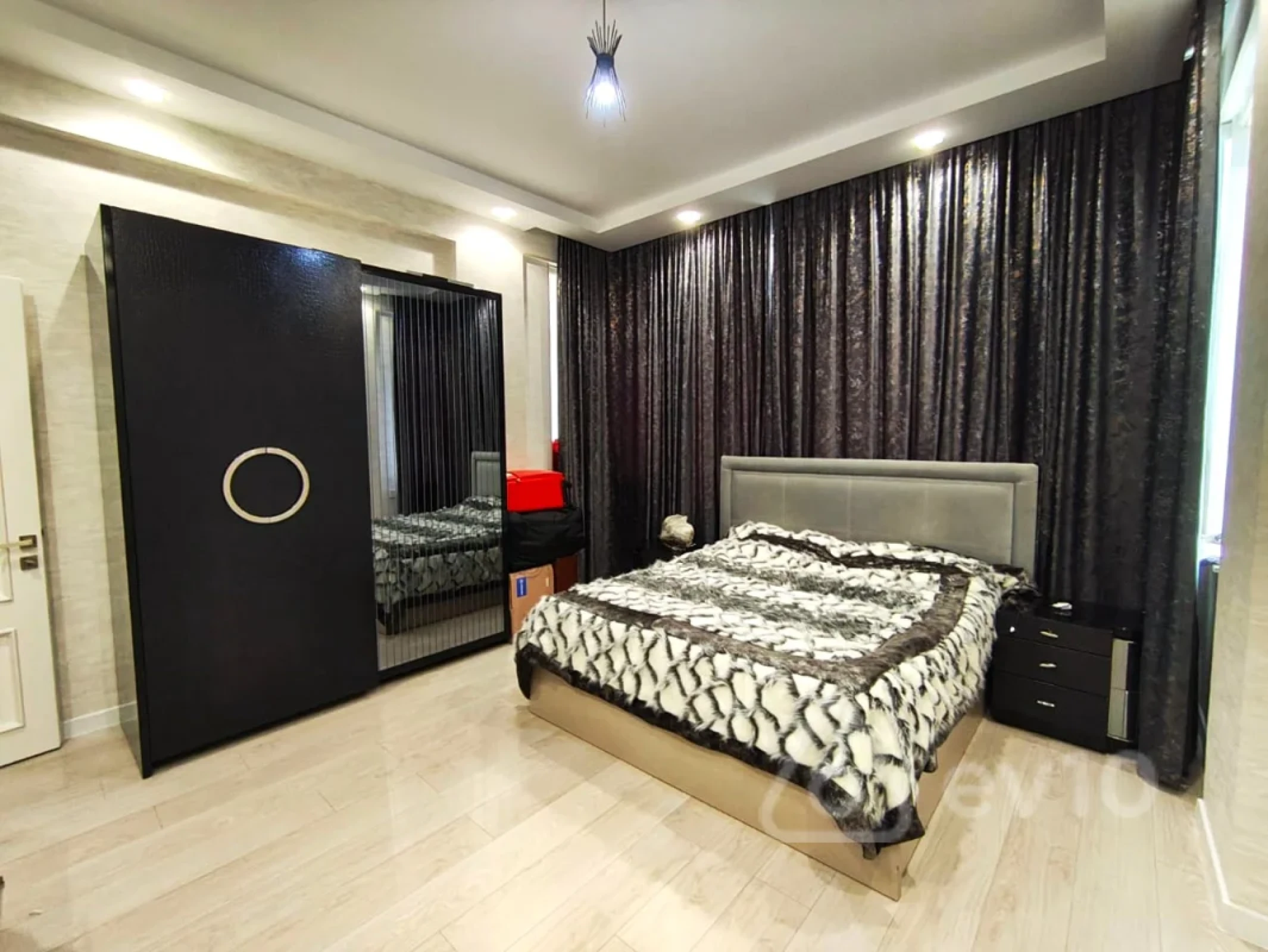 Kirayə verilir 4 otaqlı yeni tikili 130 m²