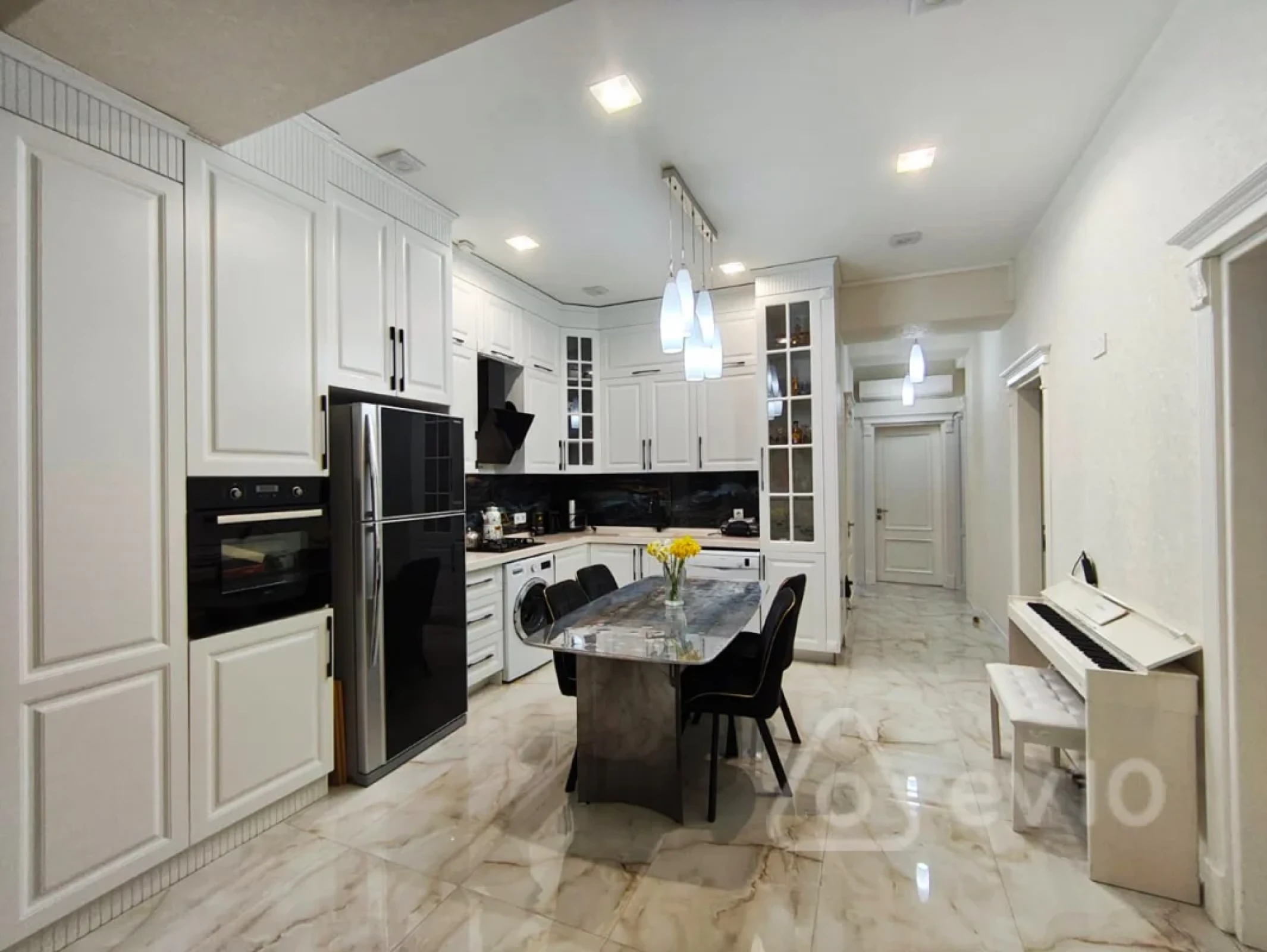 Kirayə verilir 4 otaqlı yeni tikili 130 m²