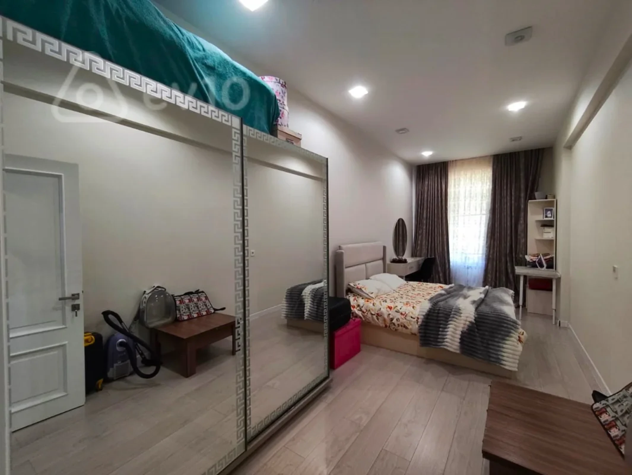 Kirayə verilir 4 otaqlı yeni tikili 130 m²