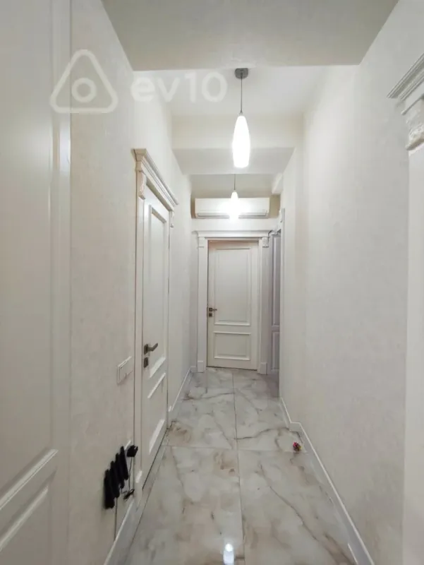 Kirayə verilir 4 otaqlı yeni tikili 130 m²