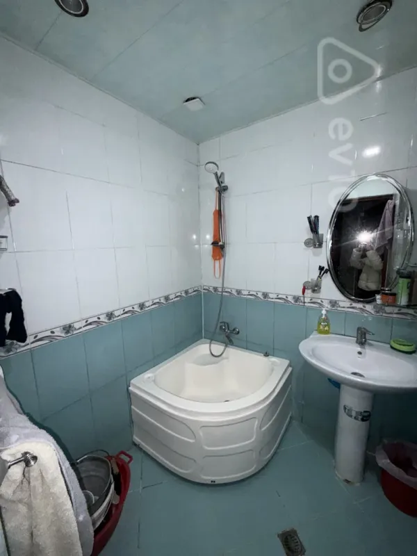 Satılır 4 otaqlı köhnə tikili 70 m²
