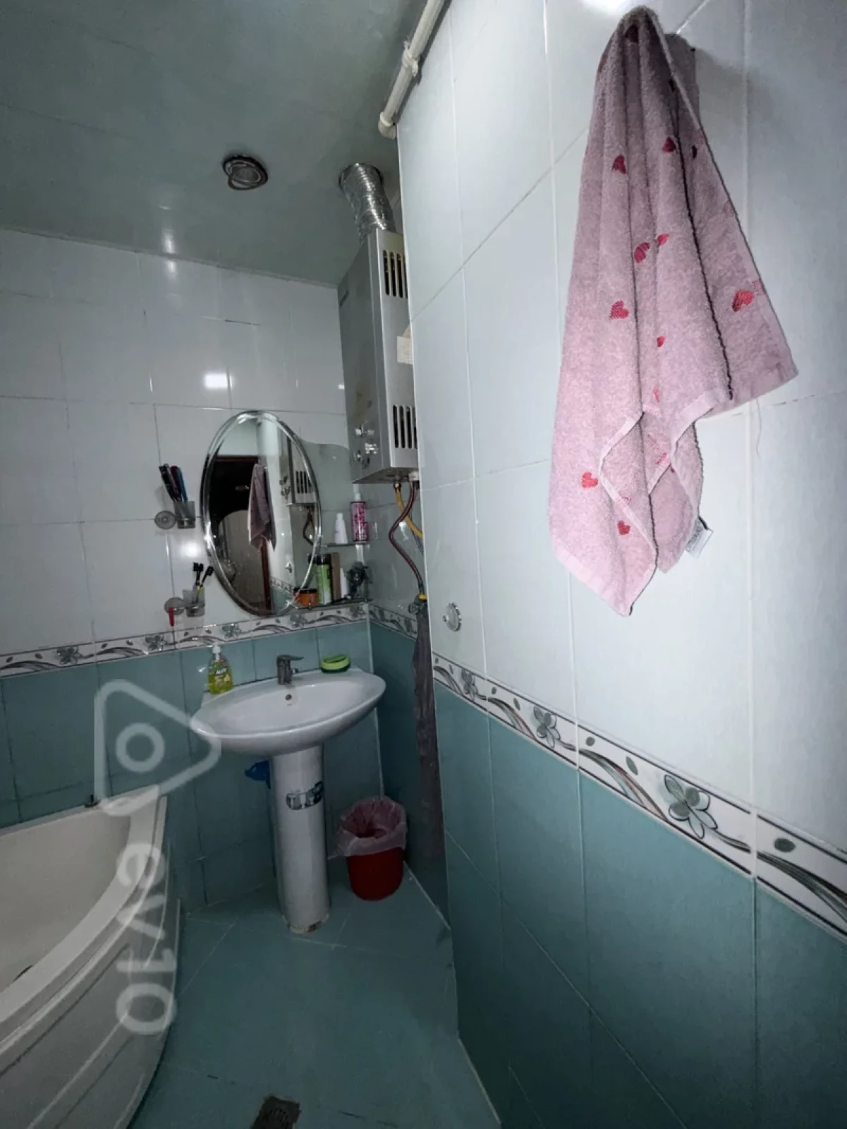 Satılır 4 otaqlı köhnə tikili 70 m²