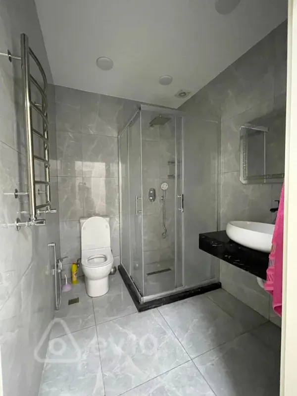 Kirayə verilir 3 otaqlı yeni tikili 140 m²