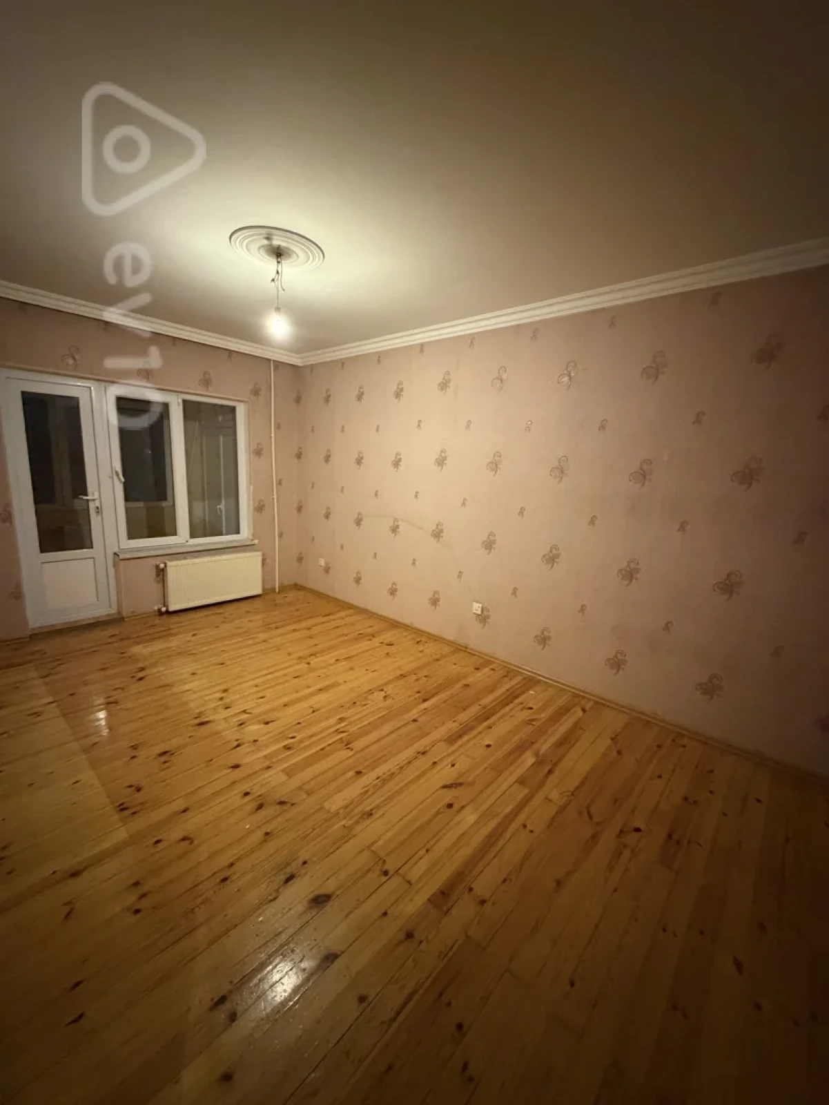 Satılır 2 otaqlı köhnə tikili 60 m²