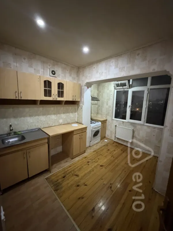 Satılır 2 otaqlı köhnə tikili 60 m²