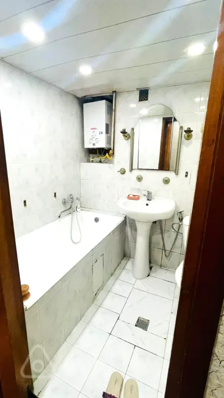 Kirayə verilir 2 otaqlı köhnə tikili 65 m²