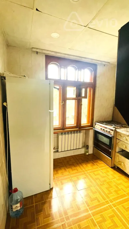 Kirayə verilir 2 otaqlı köhnə tikili 65 m²