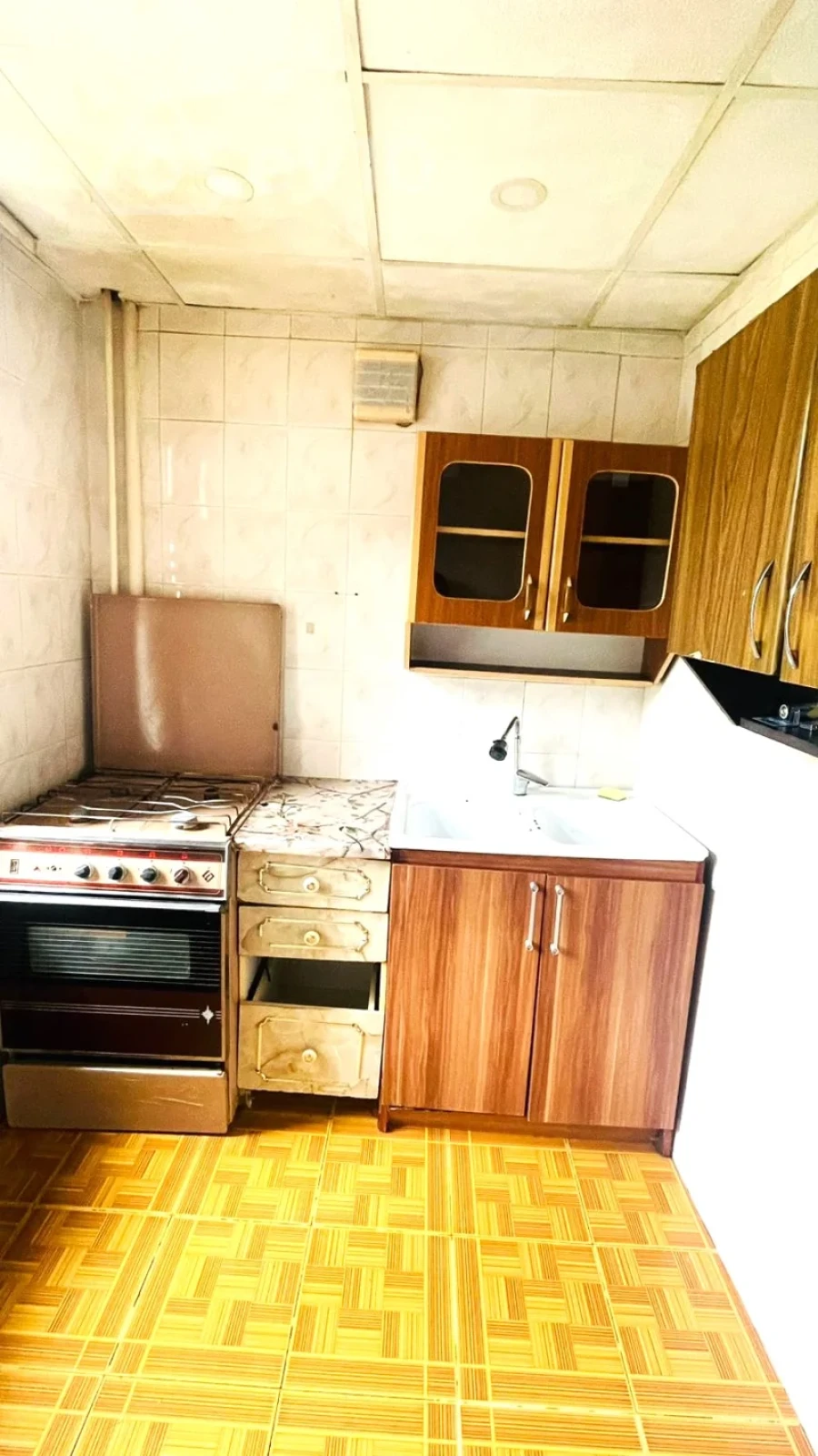 Kirayə verilir 2 otaqlı köhnə tikili 65 m²