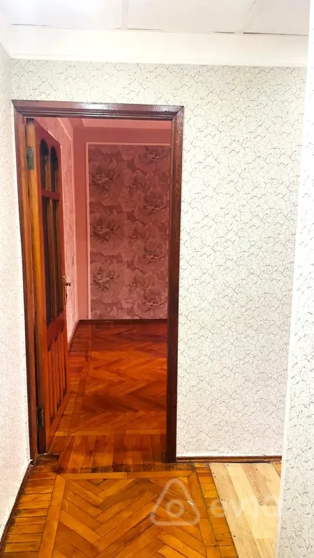 Kirayə verilir 2 otaqlı köhnə tikili 65 m²