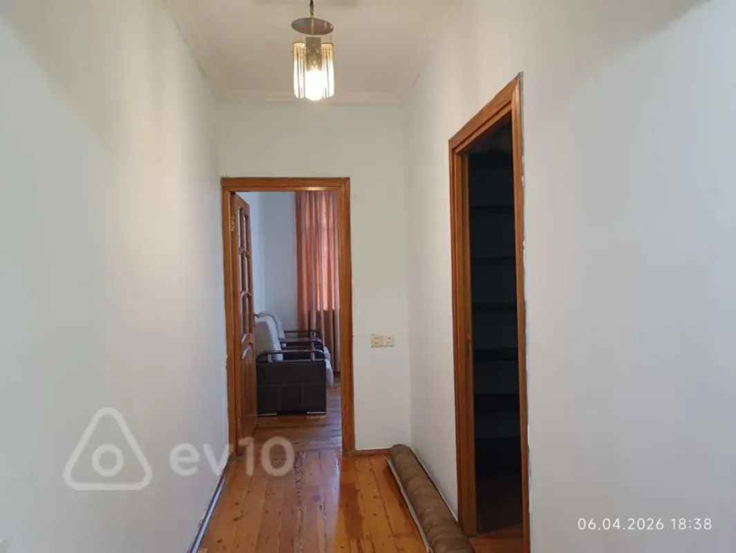 Kirayə verilir 2 otaqlı köhnə tikili 60 m²