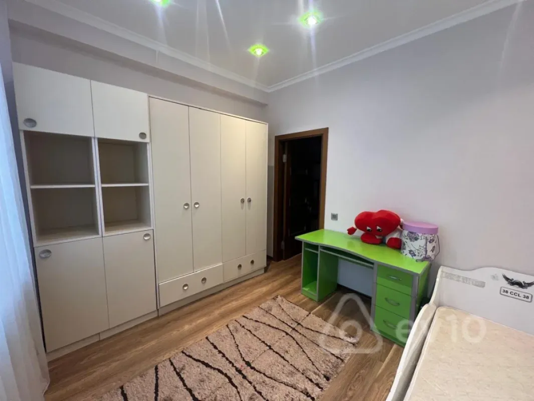 Kirayə verilir 3 otaqlı yeni tikili 105 m²