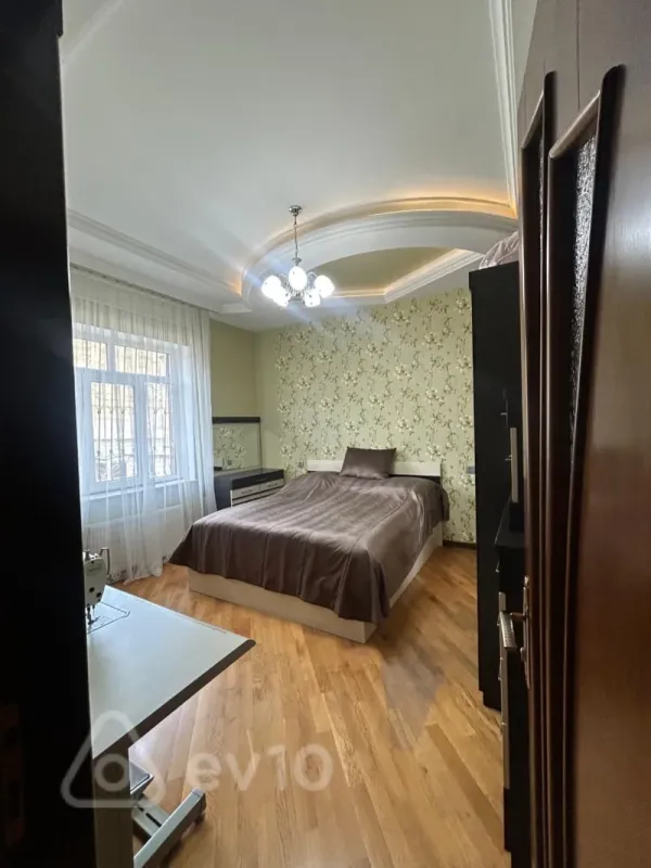 Satılır 6 otaqlı həyət evi 520 m²