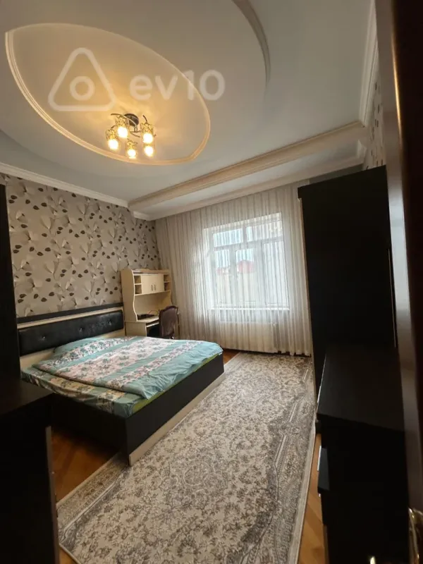 Satılır 6 otaqlı həyət evi 520 m²