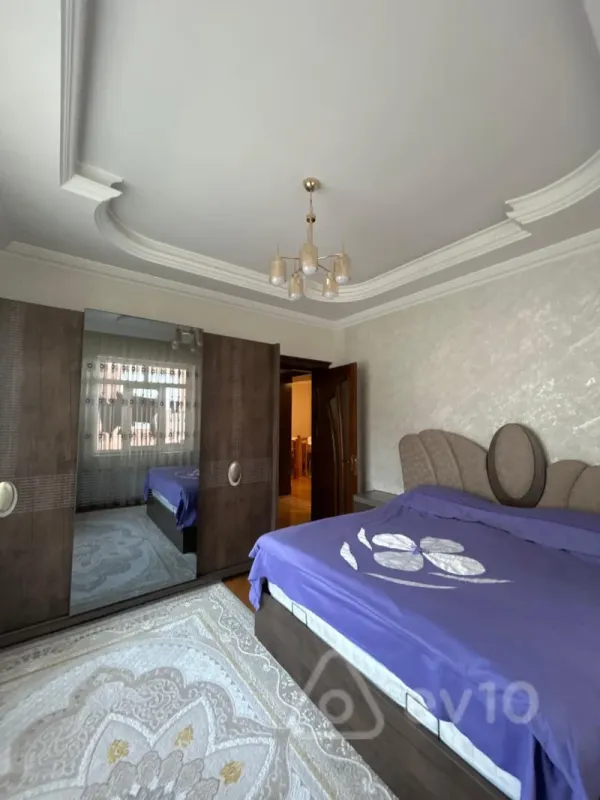 Satılır 6 otaqlı həyət evi 520 m²
