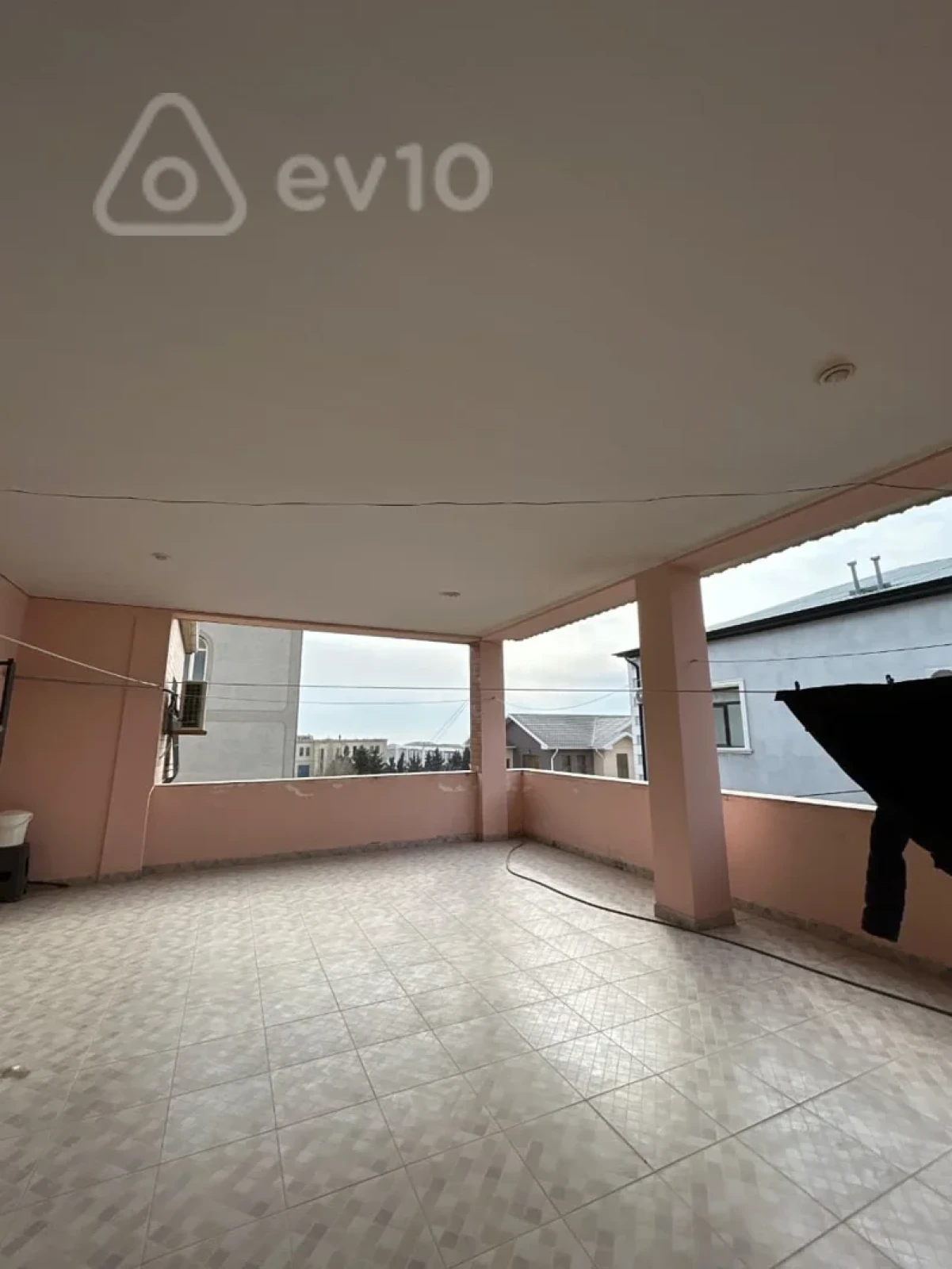 Satılır 6 otaqlı həyət evi 520 m²
